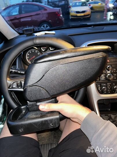 Подлокотник автомобильный универсальный