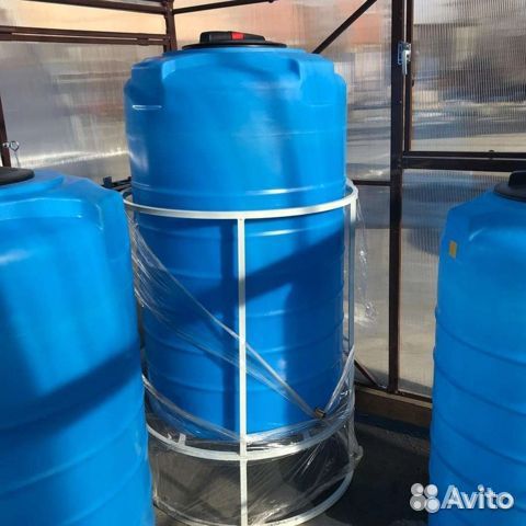 Емкость под воду хознужды из пластика