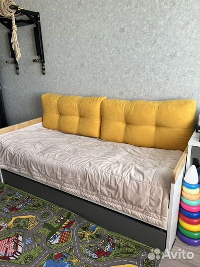 Подушки для дивана или кровати