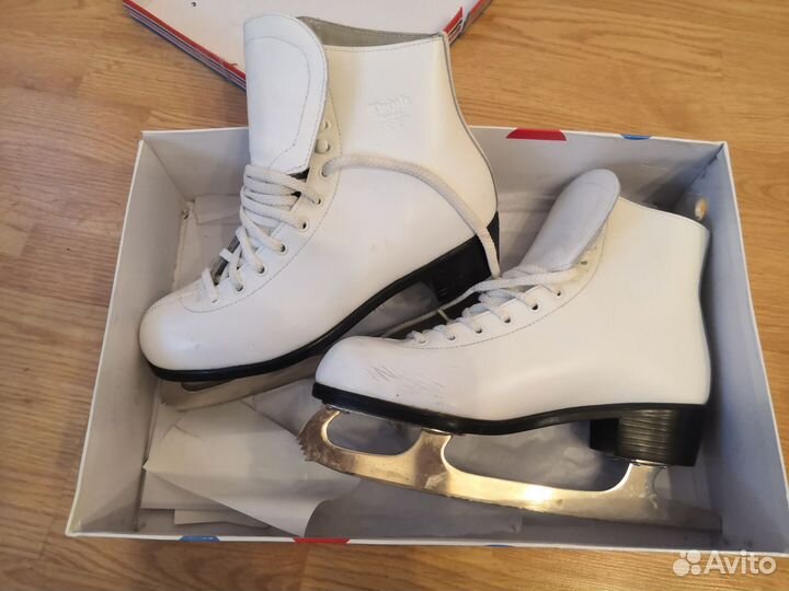 Коньки фигурные женские 41 размер