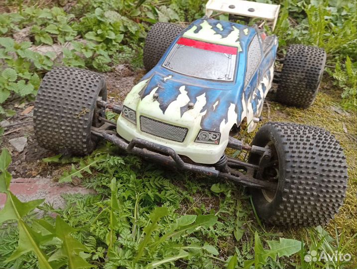 Бензиновая машинка на радиоуправлении
