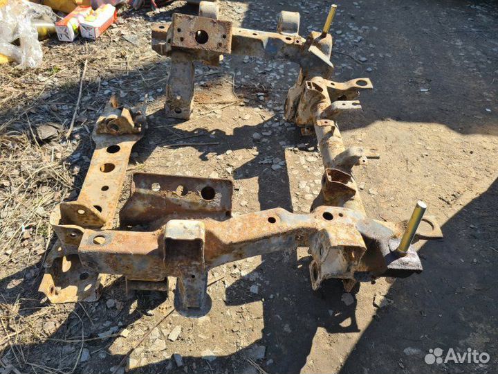 Подрамник передний Mitsubishi Pajero 3 3.5 2001