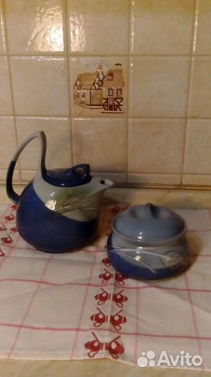 Чайный набор: чайник и схарница