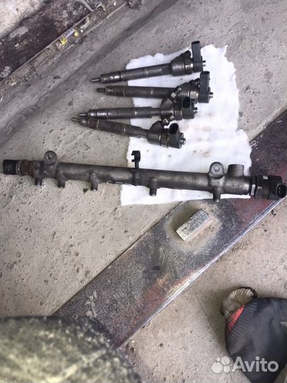 Форсунки на 611 двс от Мерседес рейка в сборе