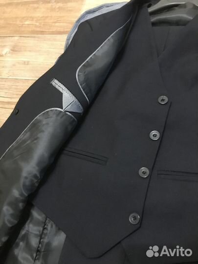 Школьный костюм (новый)