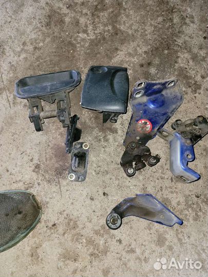 Петли сдвижной правой двери на кангу 1