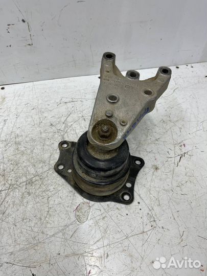 Опора двигателя правая Skoda Fabia 2