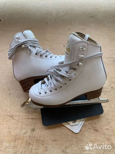 Фигурные коньки Jackson Artiste 12c