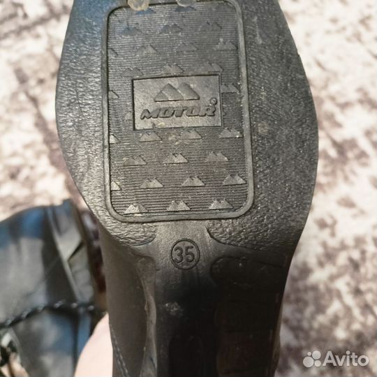 Лыжи и ботинки