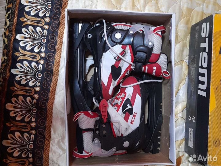 Коньки хоккейные