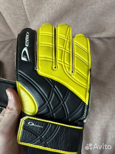 Вратарские перчатки Demix