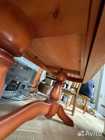 Стол обеденный