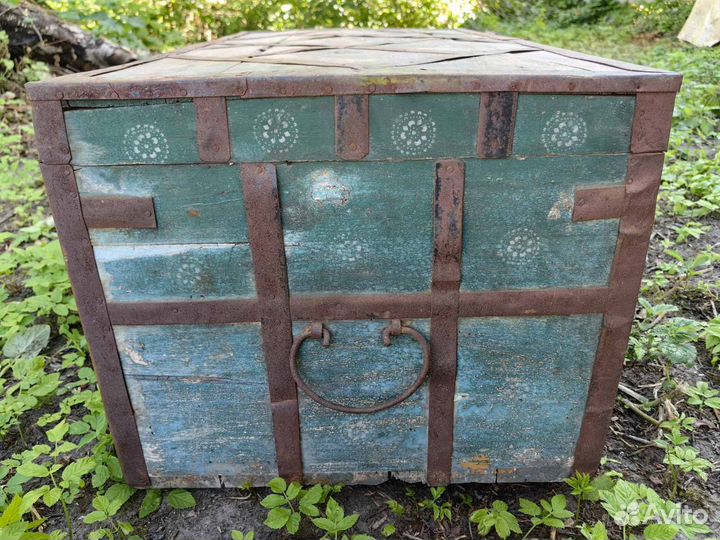 Сундук деревянный с металлической оправкой