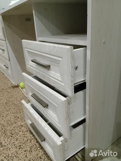 Письменный стол с полкой и шкаф