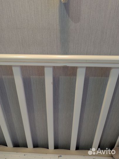 Детская кроватка с маятником и ящиком