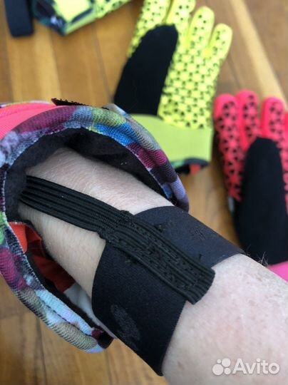 Горнолыжные перчатки женские