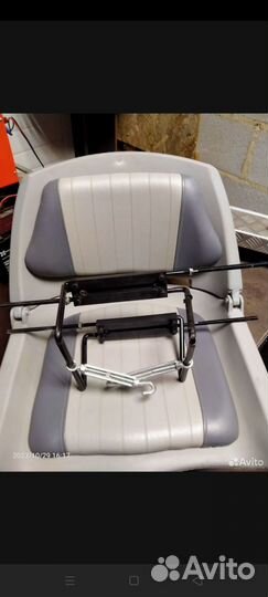 Устройство держатель поворотного кресла