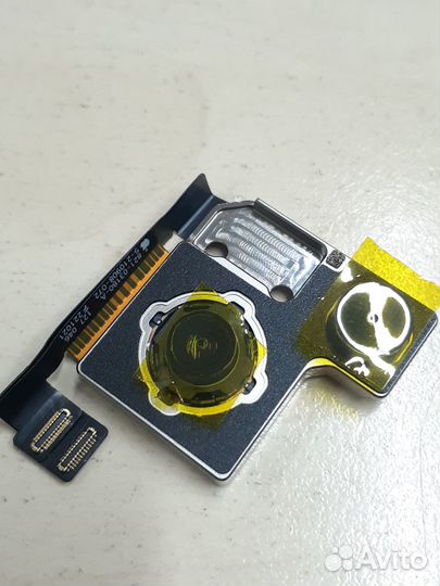 iPhone 13 в разборе на запчасти