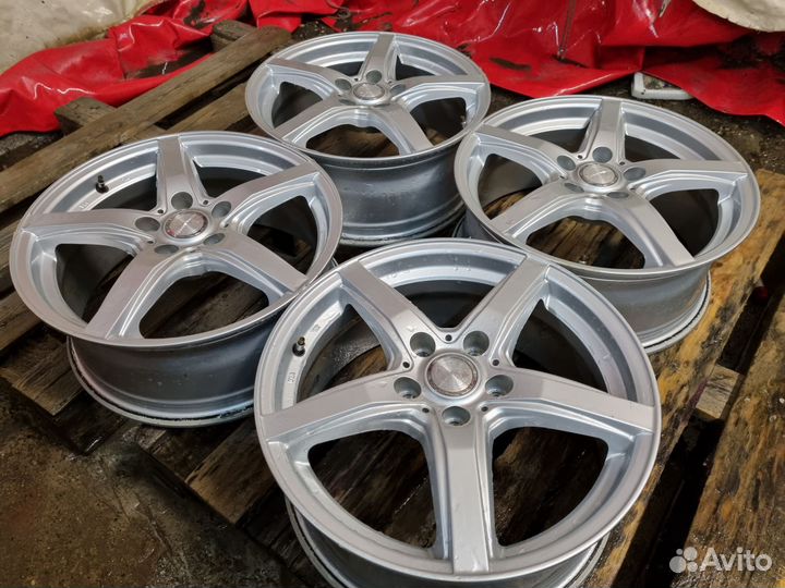 Комплект отличных литых дисков Dunlop Violento