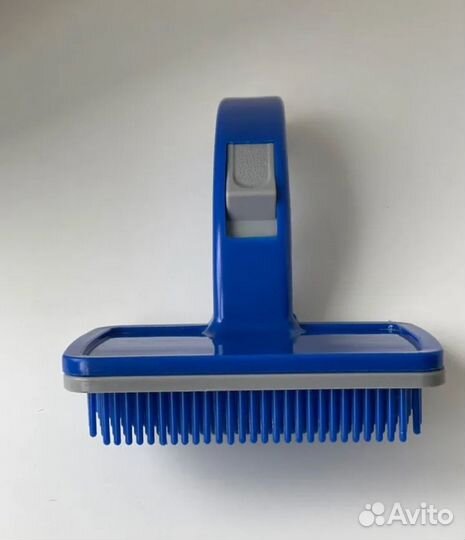 Самоочищающаяся щётка для вычесывания животных