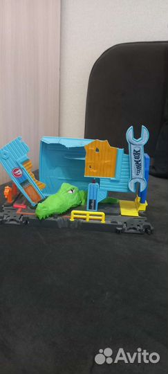 Хот вилс крокодил в гараже