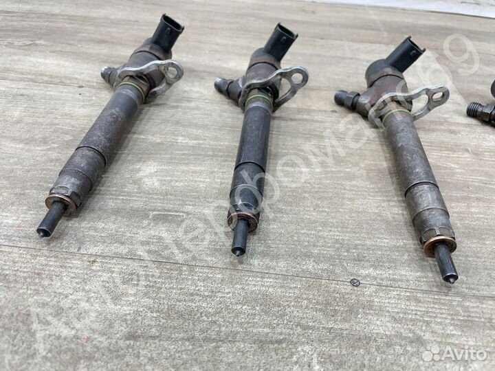 Форсунка топливная Volvo XC60 XC90 XC70 S80 S60