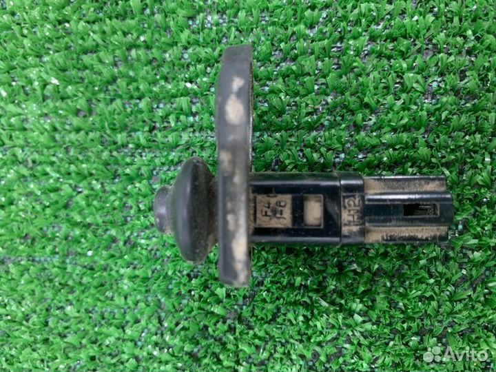 Концевик двери Kia Rio хэтчбэк 1.4 G4EE 2011