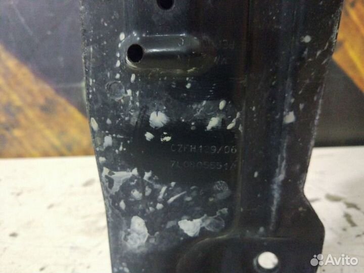 Крепление радиатора Audi Q7 4L BAR 2006