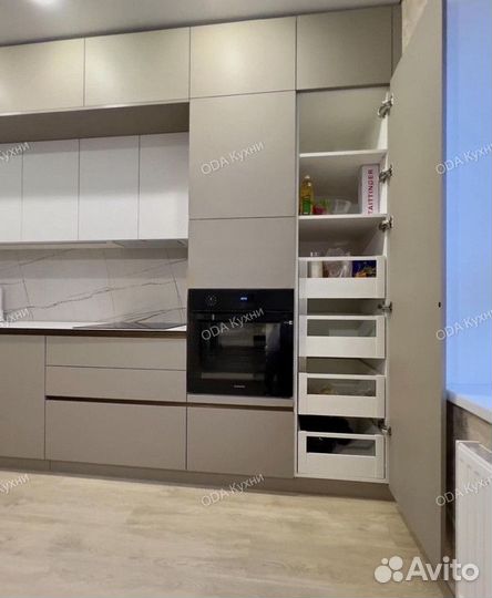 Кухня с современными фасадами