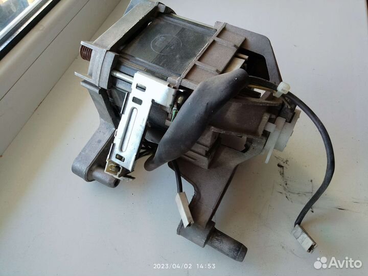 Мотор на стиральную машину