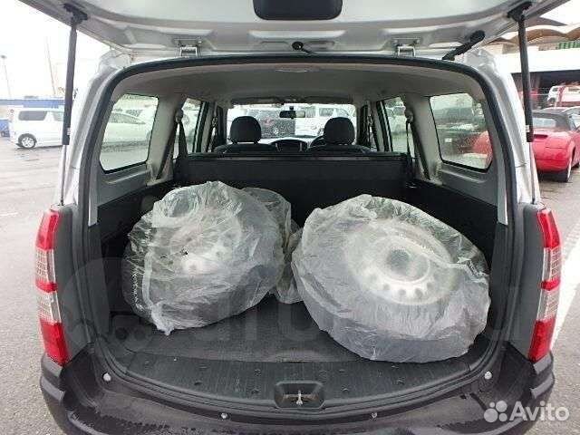 Амортизатор крышки багажника Toyota Probox