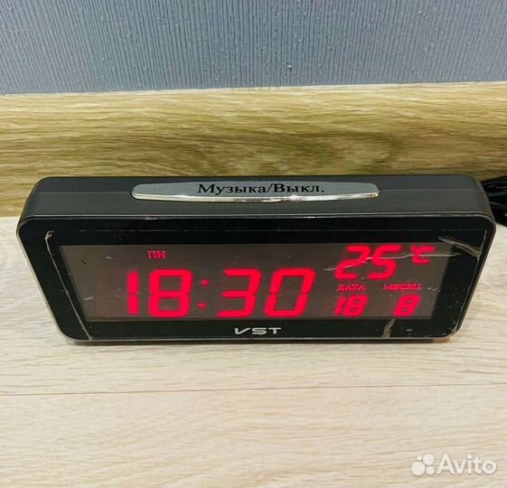 Часы электронные с датчиком температуры