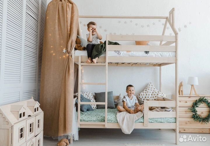 Кровать двухьярусная из массива сосны