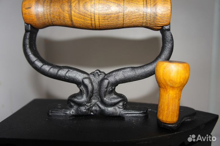 Старинный угольный утюг. Не ржавый. сп