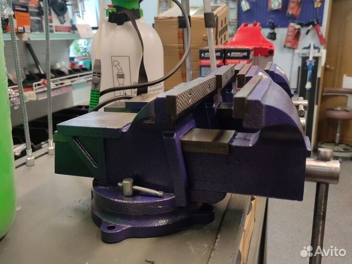 Тиски слесарные поворотные 200 мм чугунные