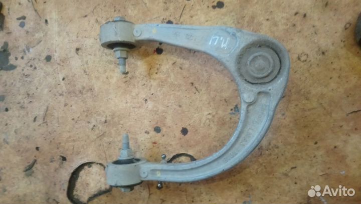 Рычаг передний верхний левый Cadillac SRX 2003-20