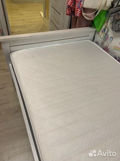 Кровать с матрасом 90*200, матрас мало б/у