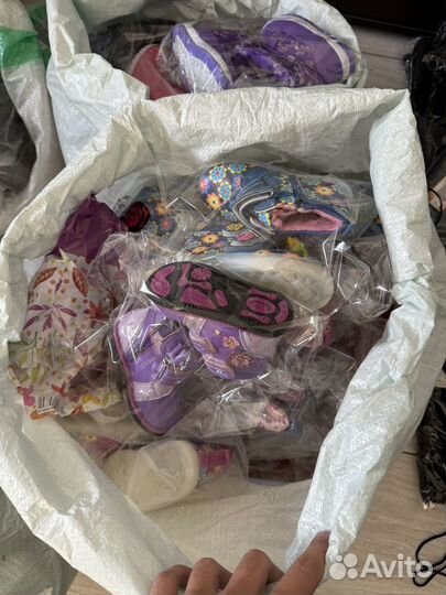 Куча новой детской обуви