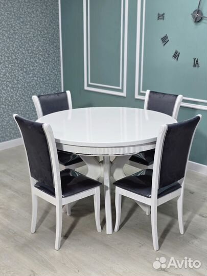 Стол и стулья