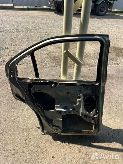 Дверь боковая задняя левая Ford Mondeo 3 седан 1
