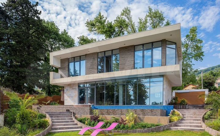 Дом 230 м² на участке 6 сот.