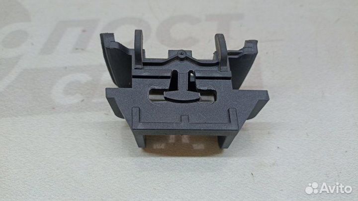 Кронштейн левый Porsche Cayenne 957 M48.01 2007