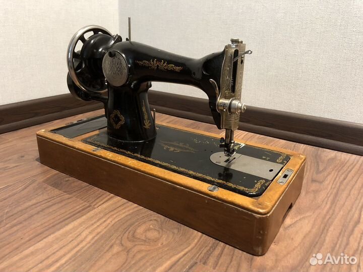 Швейная машина 