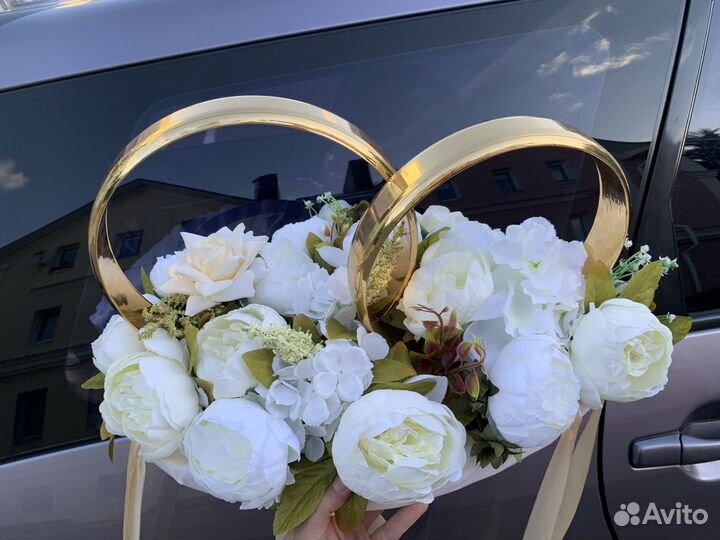 Свадебные украшения автомобиля в аренду