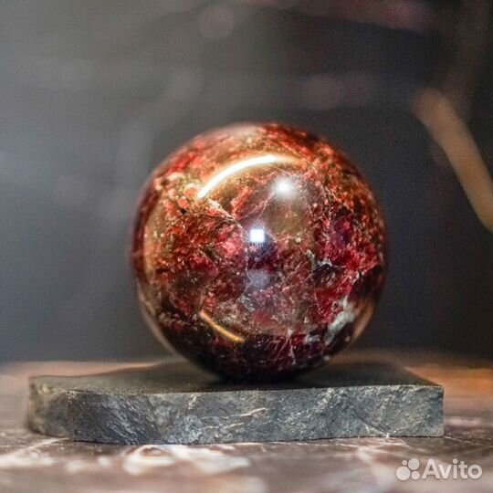 Эвдиалит шар