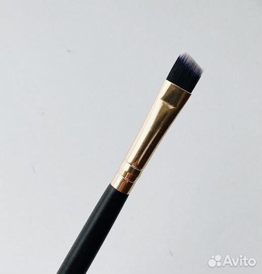 Кисть для макияжа бровей и стрелок новая Faberlic