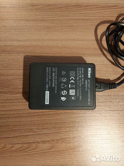 Зарядное устройство Nikon MH-32