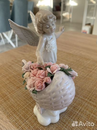 Ангел девочка с розами фарфор Pavone Италия