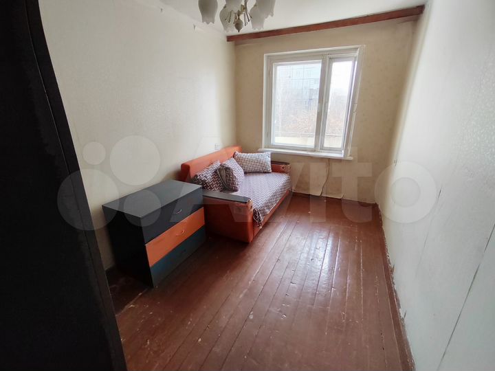 Комната 10 м² в 4-к., 4/5 эт.