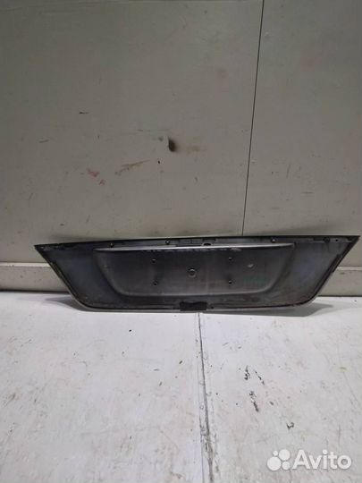 Накладка крышки багажника Mercedes W211 E